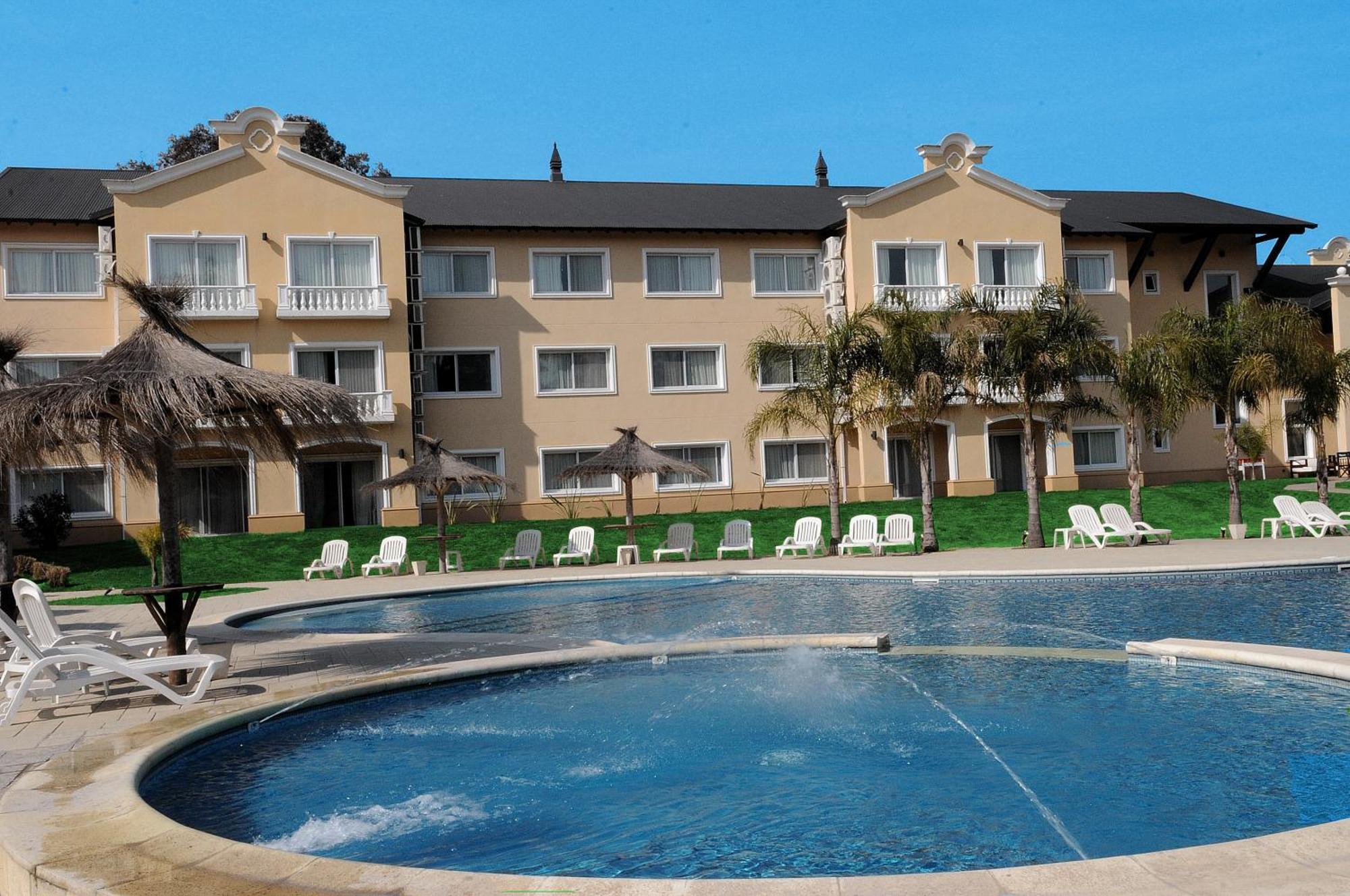 Howard Johnson Pilar Resort Spa & Convention Center Eksteriør billede