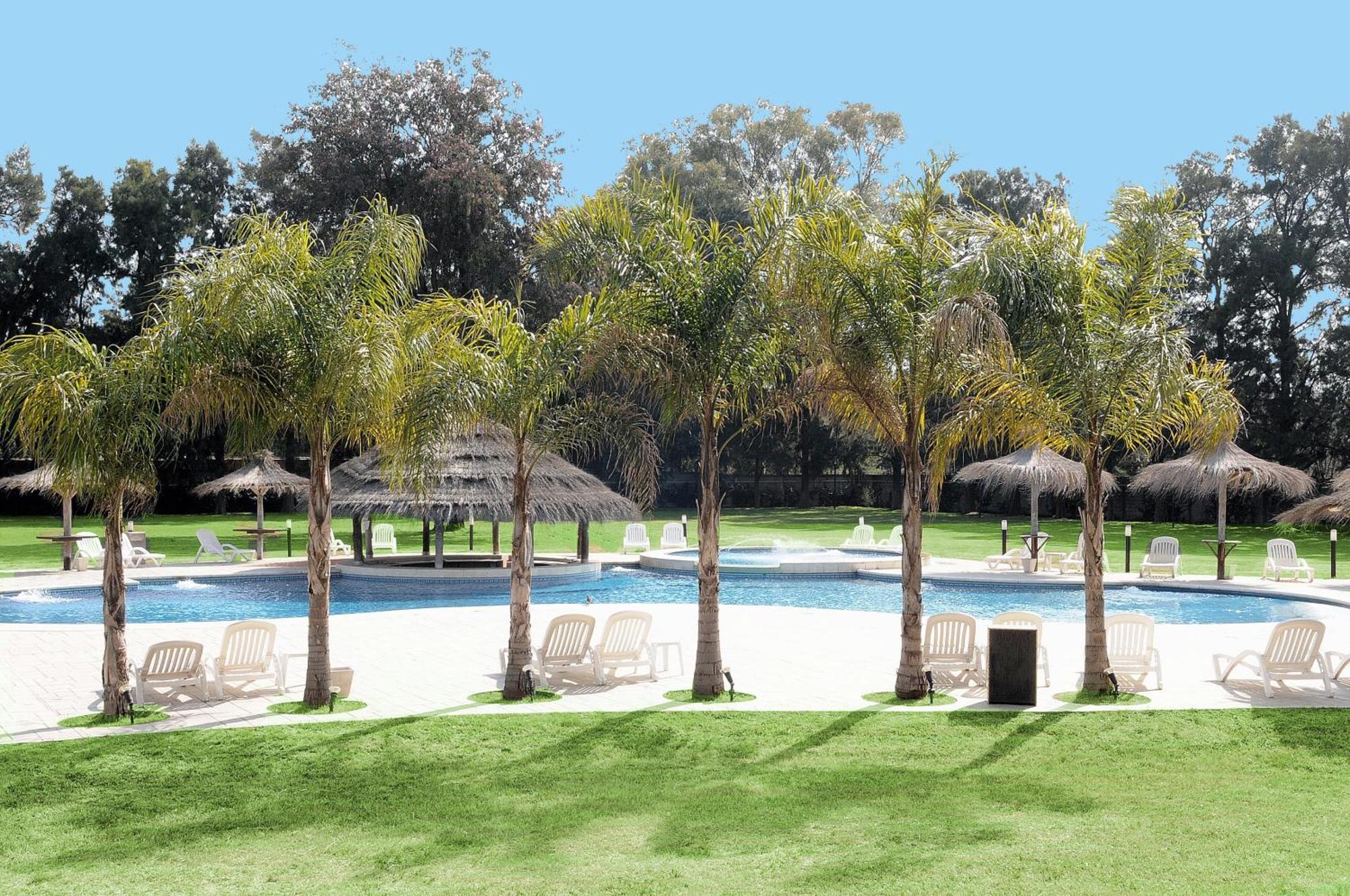 Howard Johnson Pilar Resort Spa & Convention Center Eksteriør billede