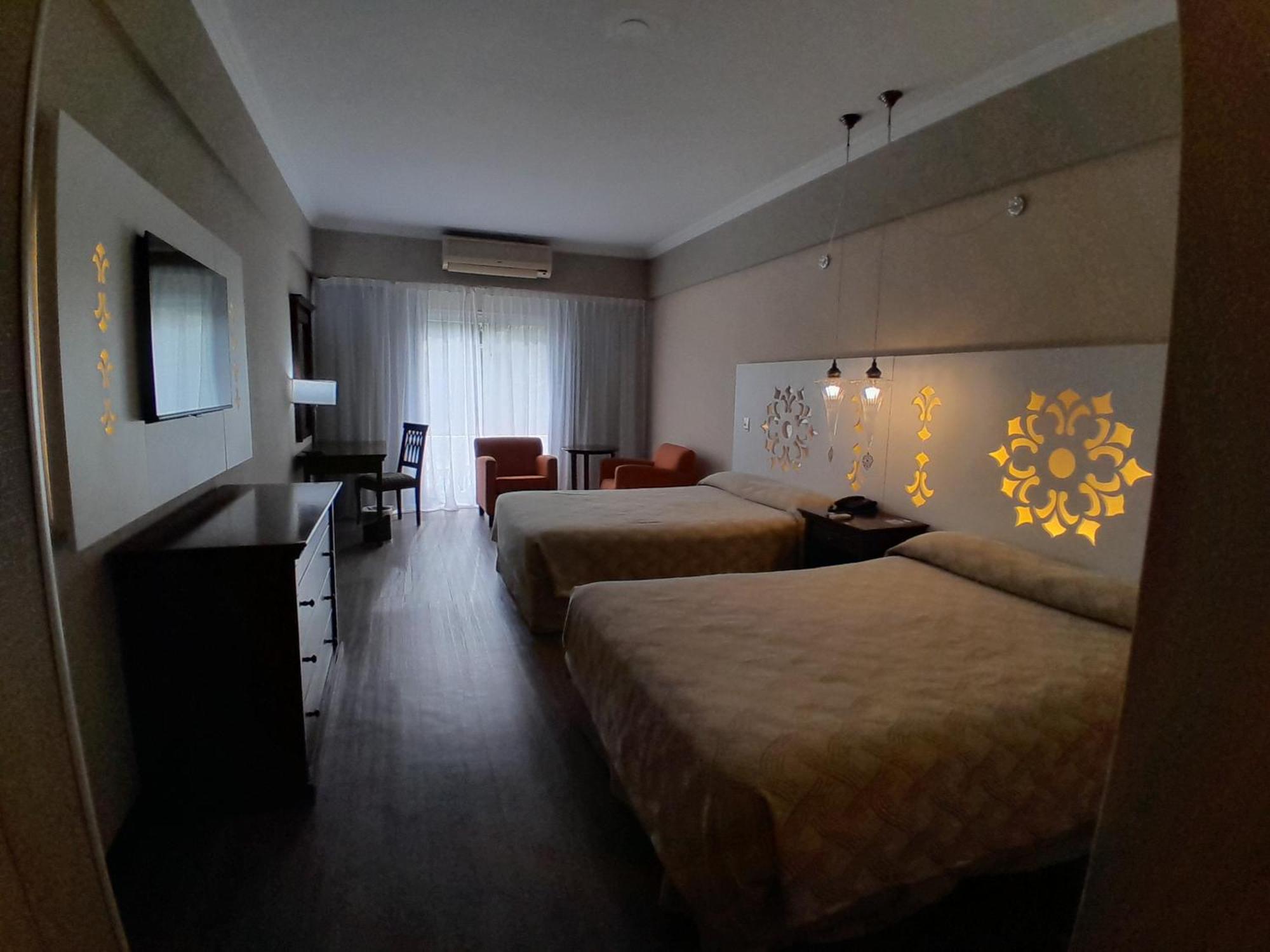 Howard Johnson Pilar Resort Spa & Convention Center Eksteriør billede