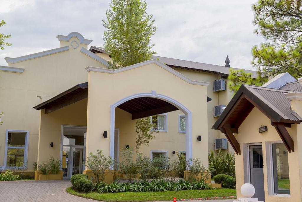 Howard Johnson Pilar Resort Spa & Convention Center Eksteriør billede