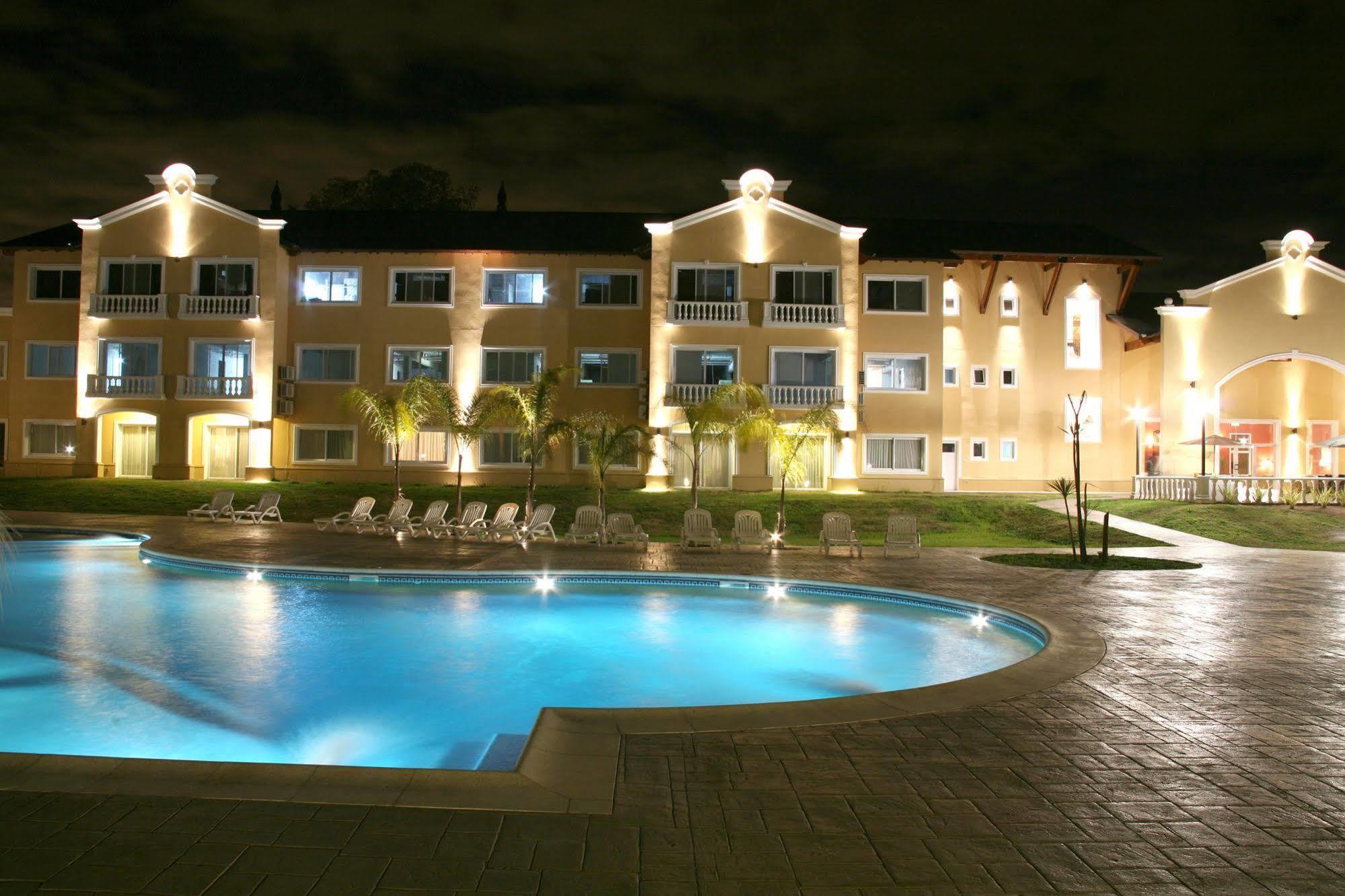 Howard Johnson Pilar Resort Spa & Convention Center Eksteriør billede