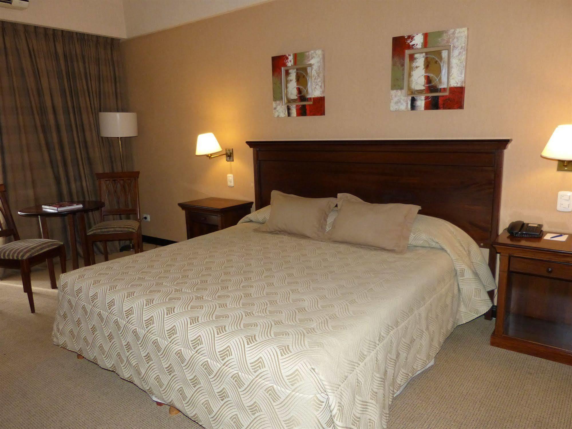 Howard Johnson Pilar Resort Spa & Convention Center Eksteriør billede