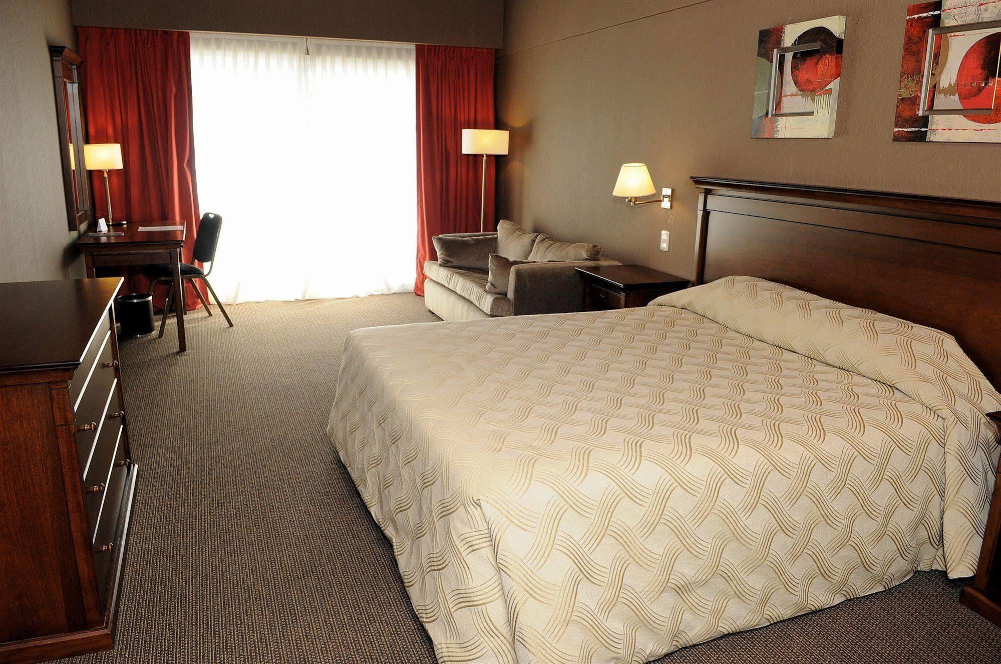 Howard Johnson Pilar Resort Spa & Convention Center Eksteriør billede
