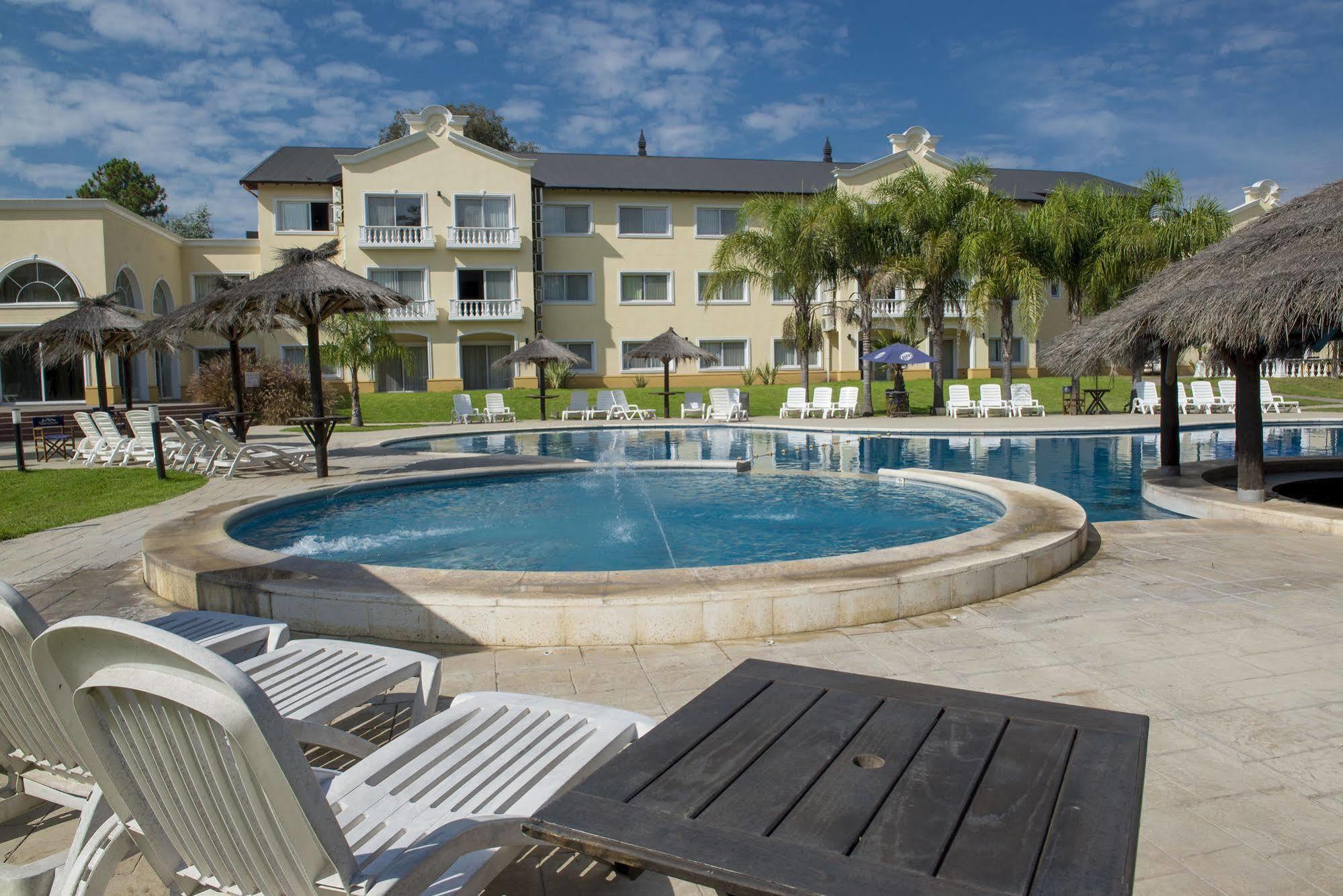 Howard Johnson Pilar Resort Spa & Convention Center Eksteriør billede