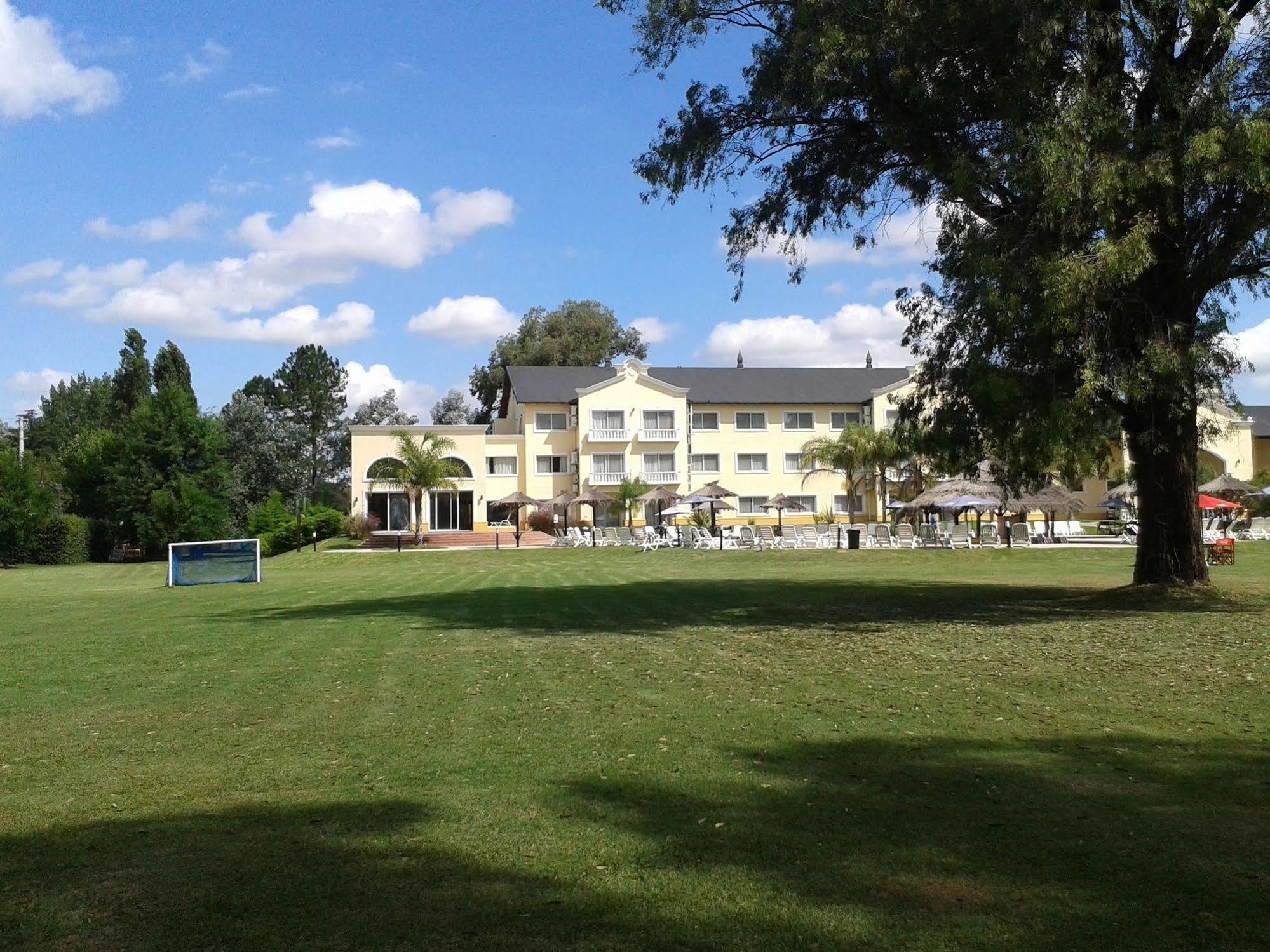 Howard Johnson Pilar Resort Spa & Convention Center Eksteriør billede