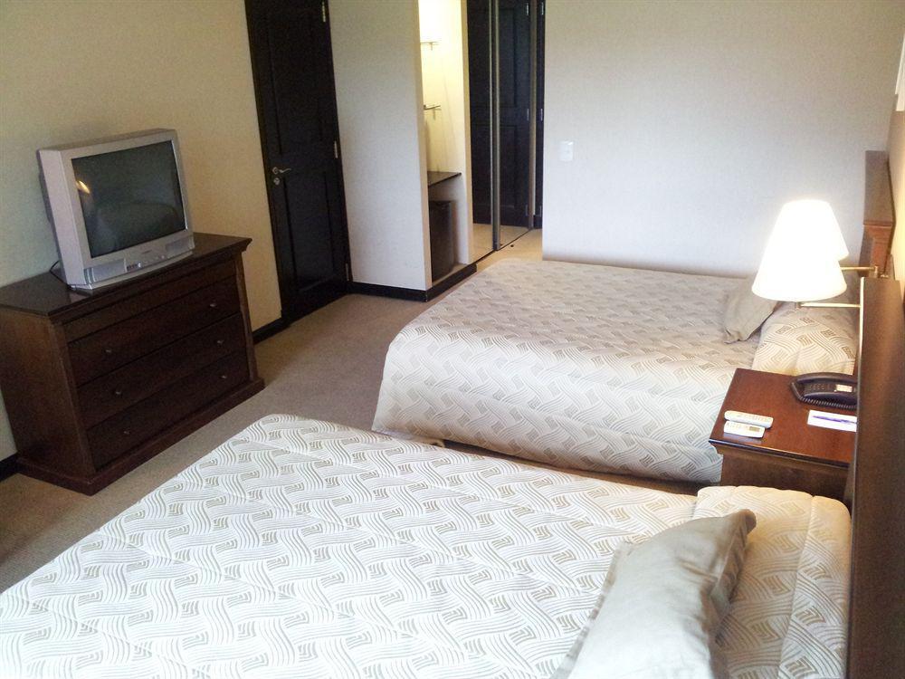 Howard Johnson Pilar Resort Spa & Convention Center Eksteriør billede